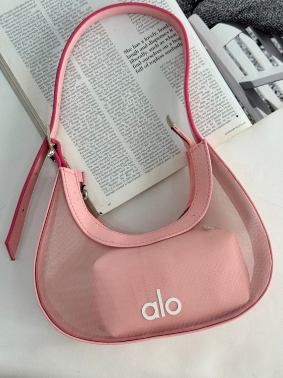 کیف زنانه Alo مدل Mesh Mini ترندی و سبک مناسب استفاده روزمره